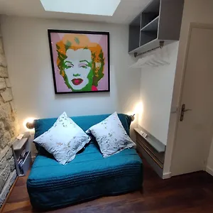  Appartamento Romantic Tiny House Inside Montmartre