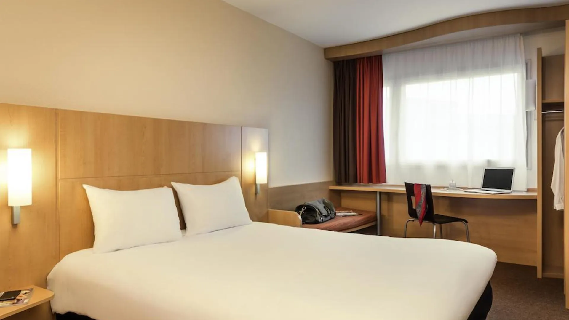 Отель Ibis Paris 17 Clichy-Batignolles